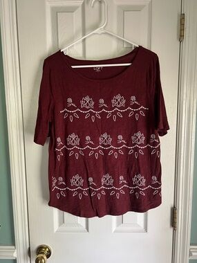 LOFT Burgundy Short Sleeve Tee with White Floral Bands